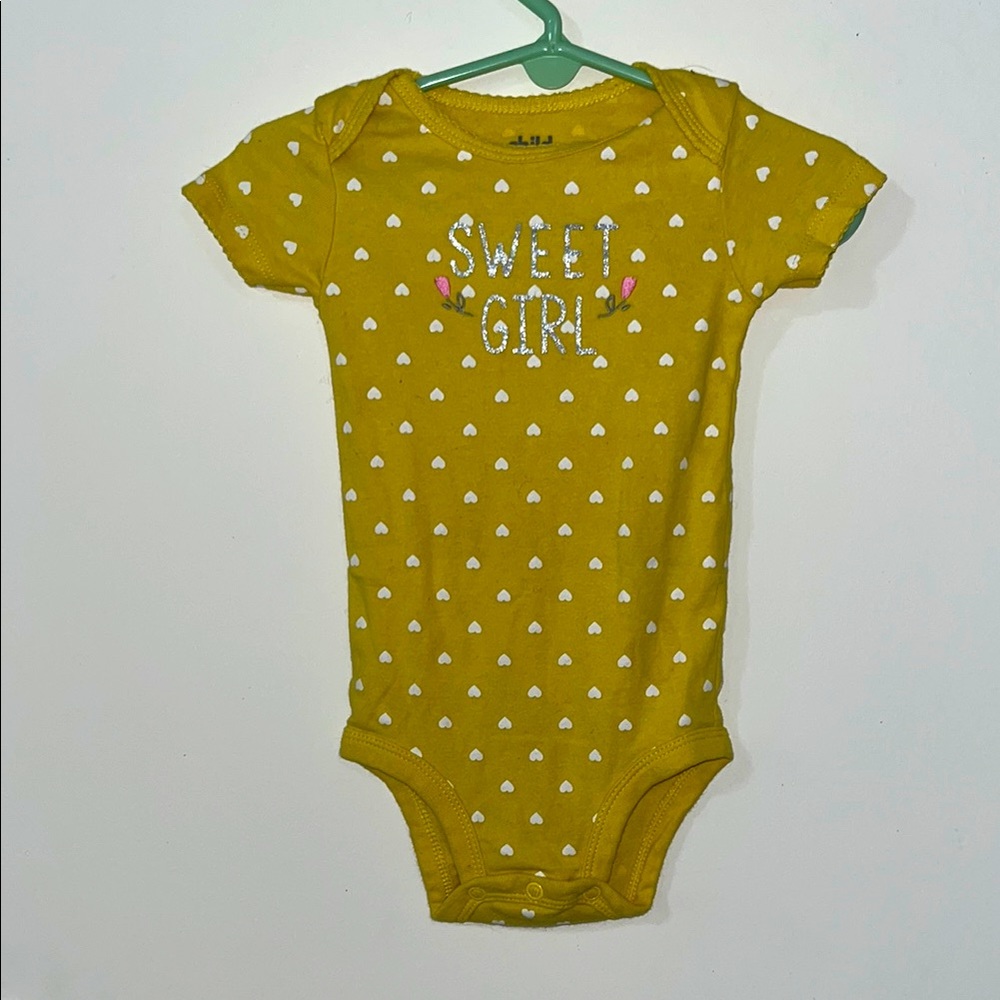 Carter’s Child of mine adorable short sleeve Yellow onesie with crotch snaps.